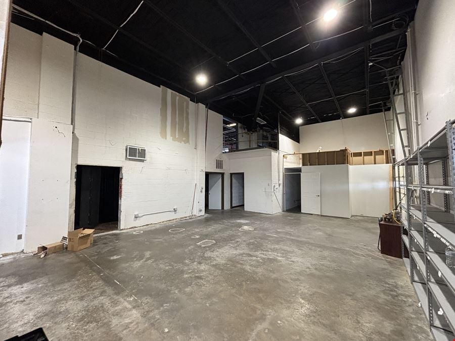 FOR SUBLEASE: 43,434 SF SHOWROOM & SERVICE BUILDING