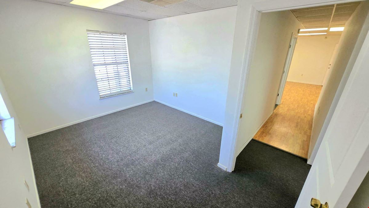 Spacious Office or Retail with great visibility!