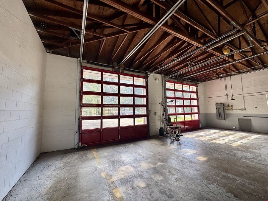 Flex Building With Four Motorized Roll-Up Doors – Micanopy