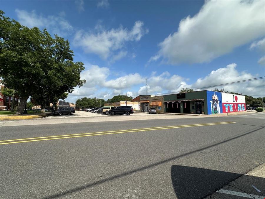 105 N Main St