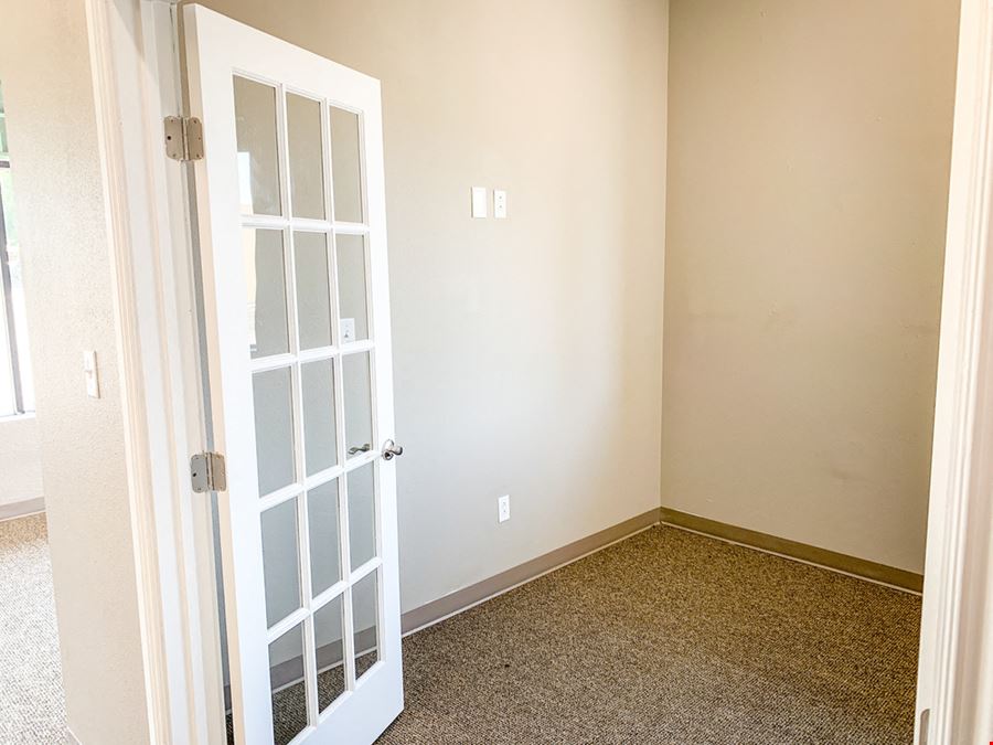 2433- 2439 Wyoming Blvd NE