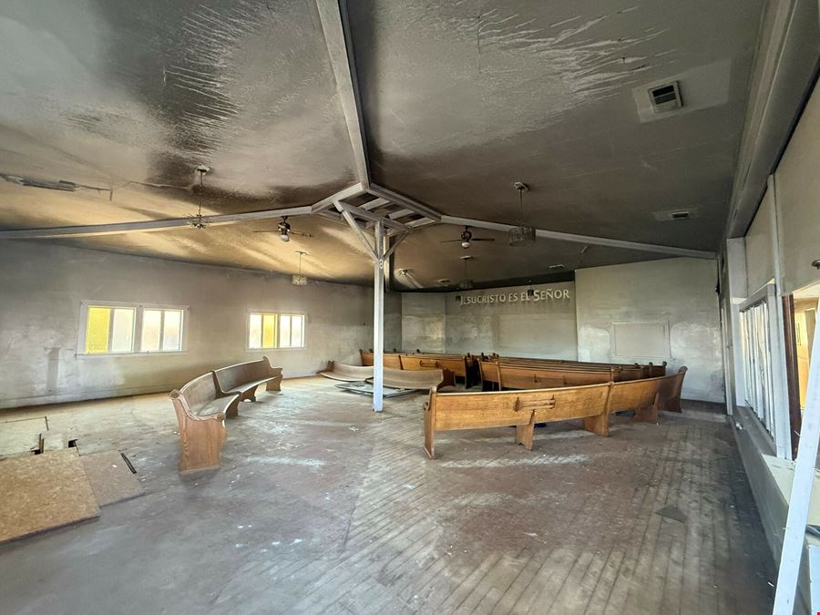 ±4,800 SF Well Known Building in Lindsay, CA