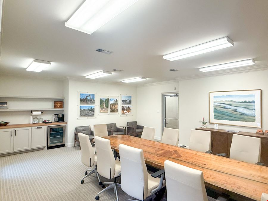 Turnkey Office with 16 Private Offices on Jefferson Hwy