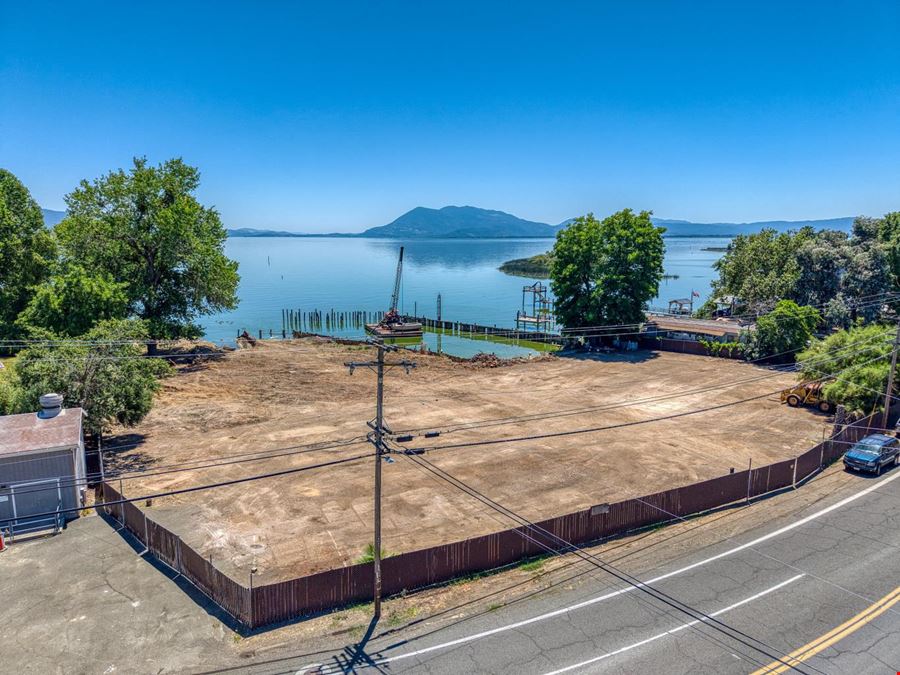 Lakeport: Lake Front Property