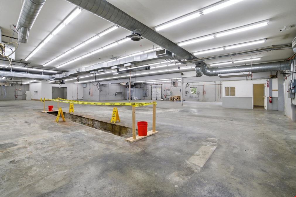 ±24,568 SF Industrial/Flex Building Near MA Border