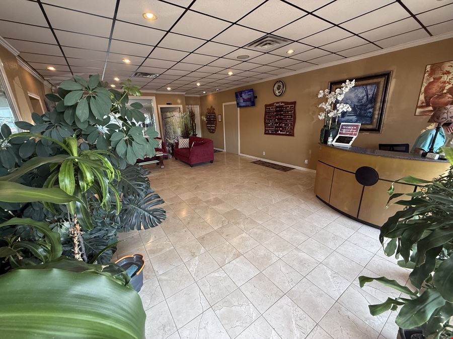 1816 E SE Loop 323