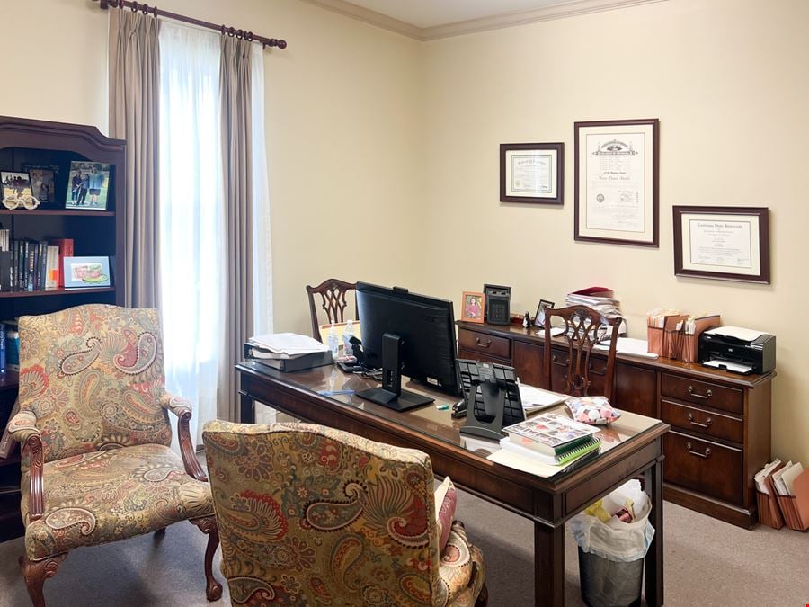 Professional Office Suite on Bluebonnet Blvd