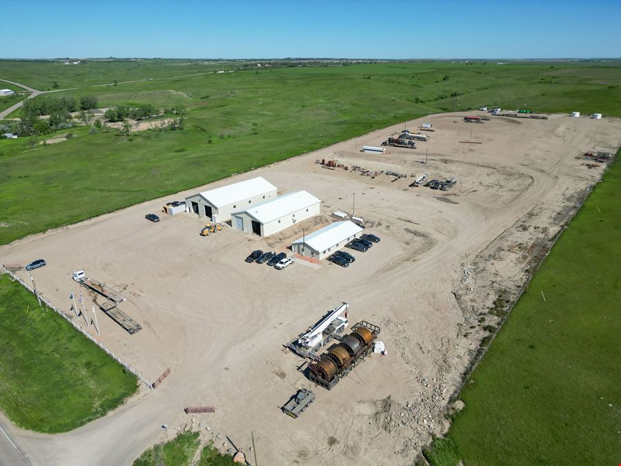 ±14,030 SF Industrial Building(s)  | 3 Building(s) | ±14 Acre Stabilized Yard