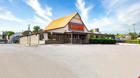 Hooters | Nashville, TN