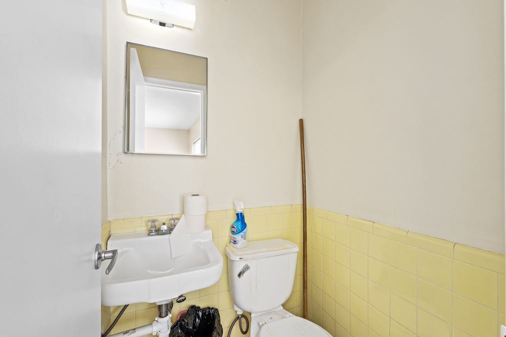 1101 E Sample Rd