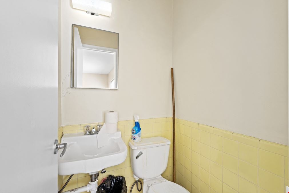 1101 E Sample Rd