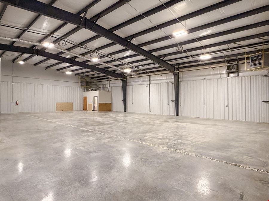 FOR LEASE: 5,850 SF Office/Warehouse