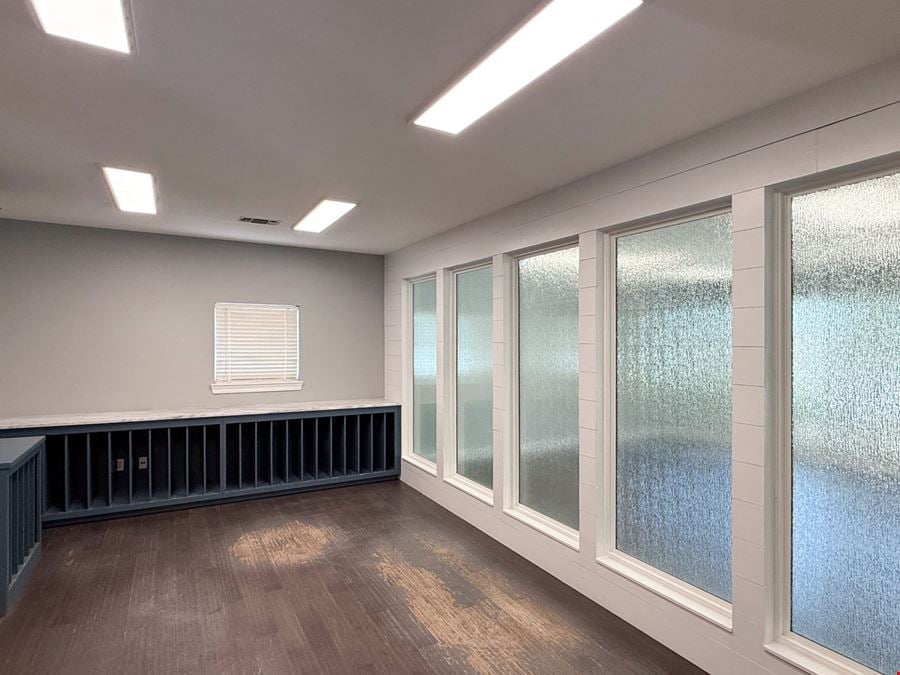 Move-In Ready Garden Office in Central