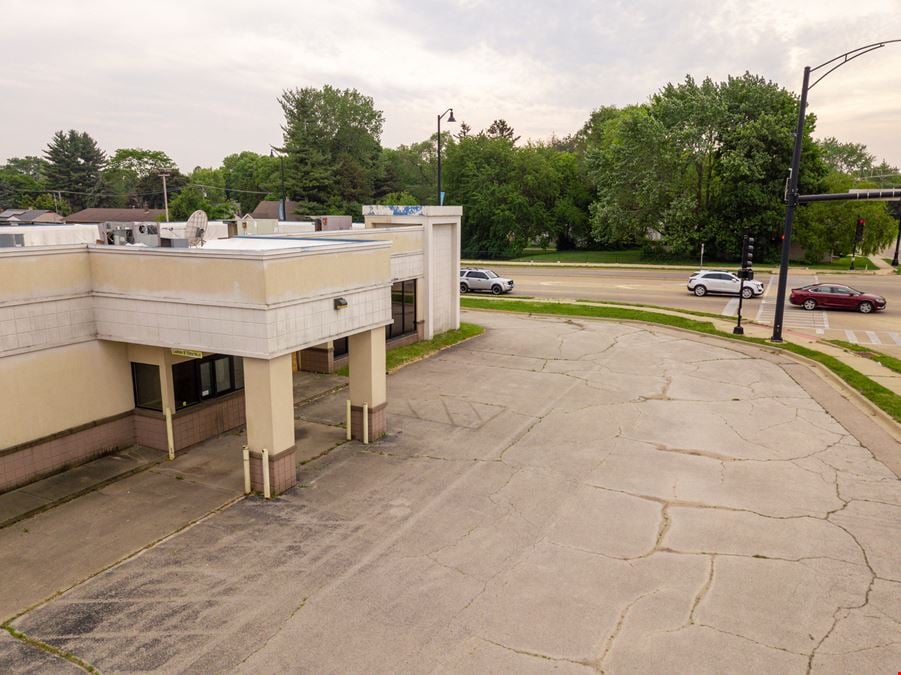 Freestanding Drive-Thru Restaurant Building in Rockford, Illinois