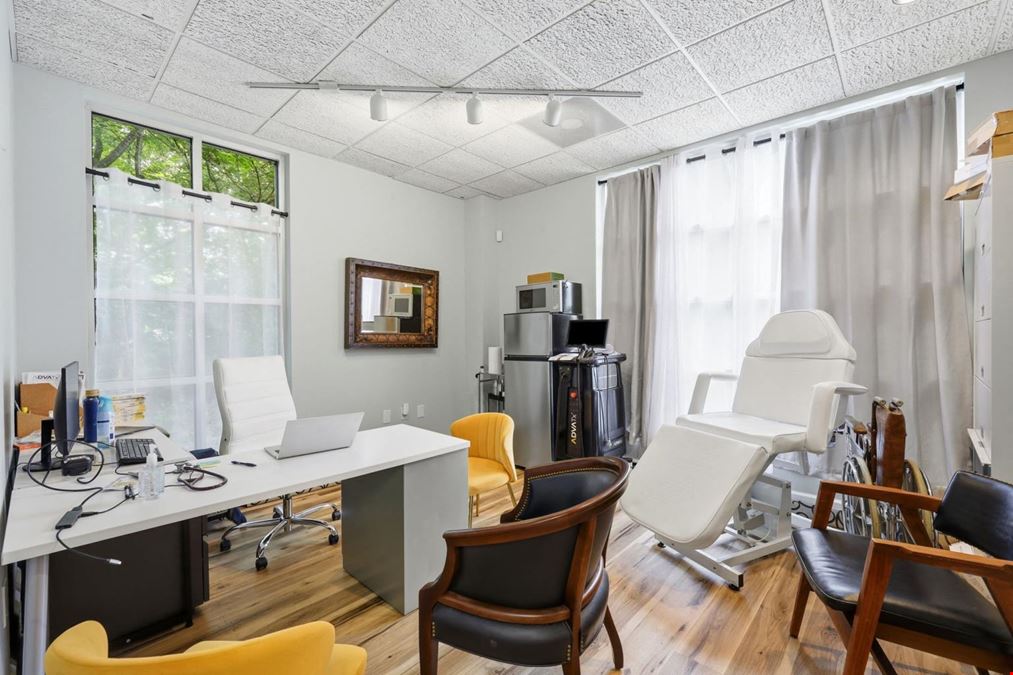 3 Suites at 502 McKnight Drive