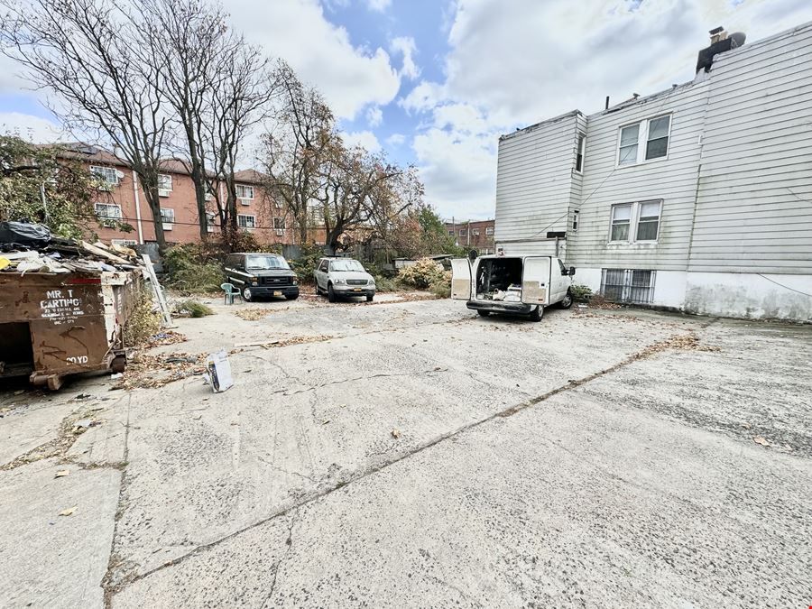 Two family house with an large empty lot for sale in Brooklyn