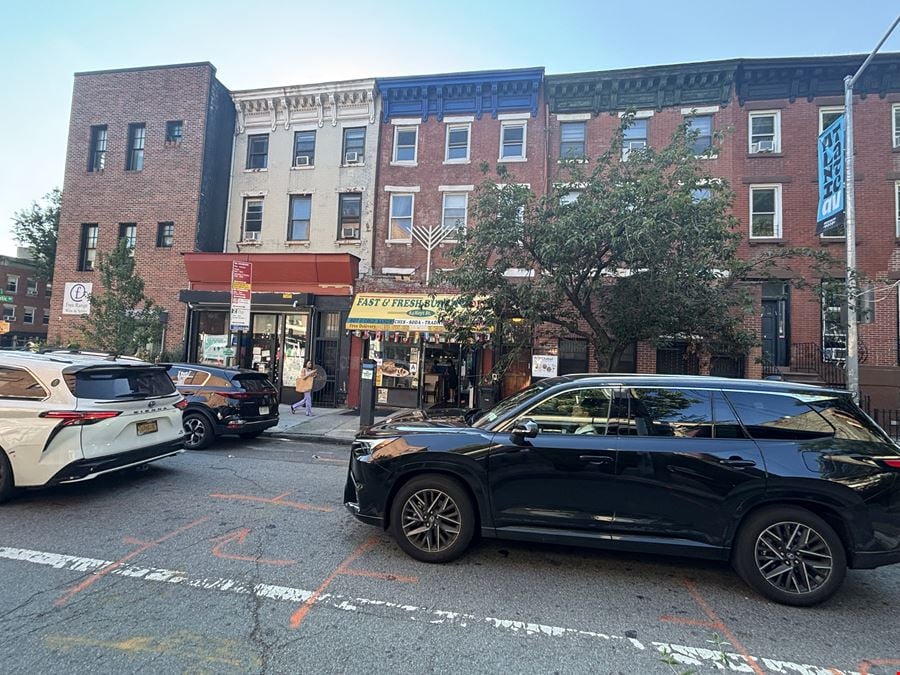 84 Hoyt St