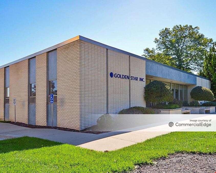 Cloverleaf Building 3