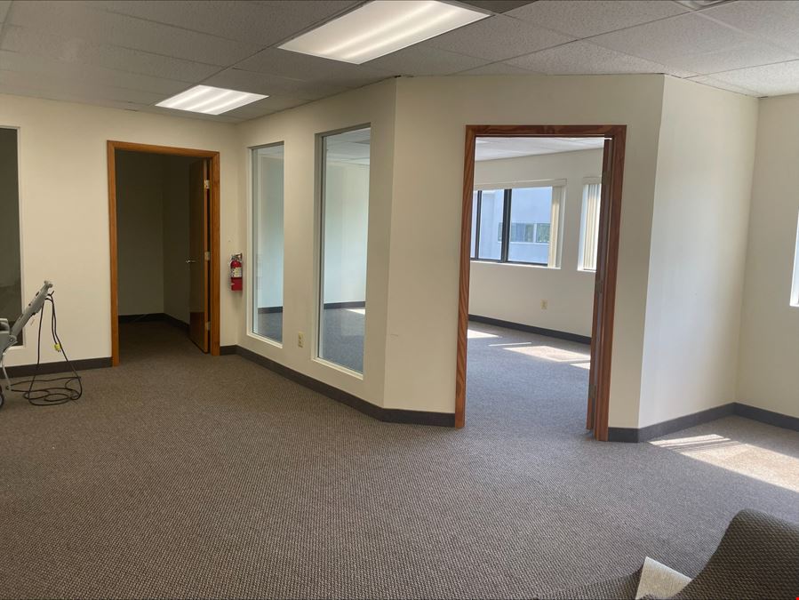 ±550 – 5,290 SF Professional & Medical Office