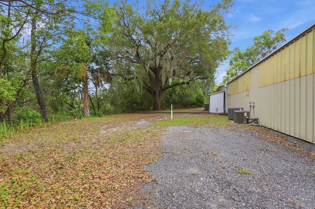 Office/Warehouse in Lake Helen