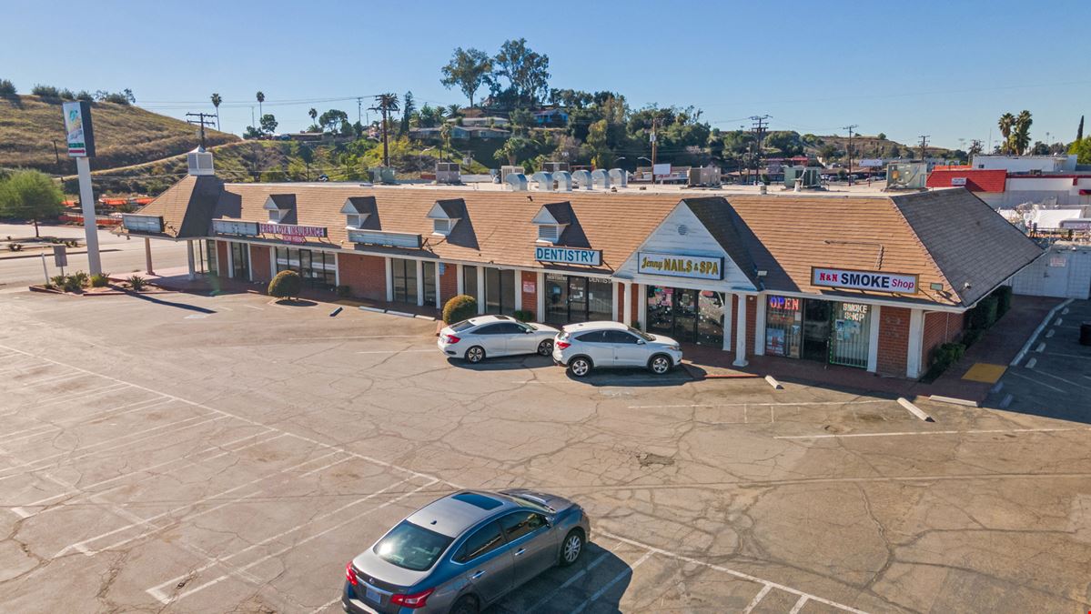 Grocer Anchored Value-Add Retail Opportunity