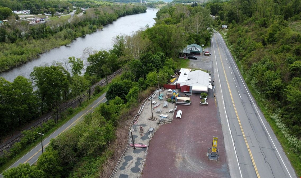 Kelly's Ice Cream - Turn-Key and Established Ice Cream Shop & Café Business w/ Real Estate