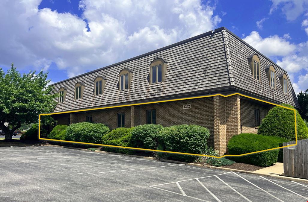 OFFICE | LEASE - 1242 W West Chester Pike