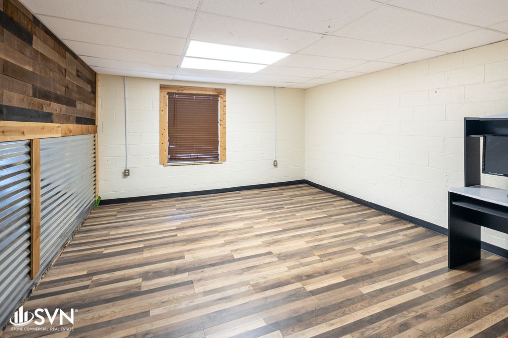 5320 SF Warehouse For Lease
