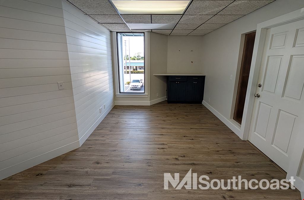 ±1,253 SF - West Bridge Office