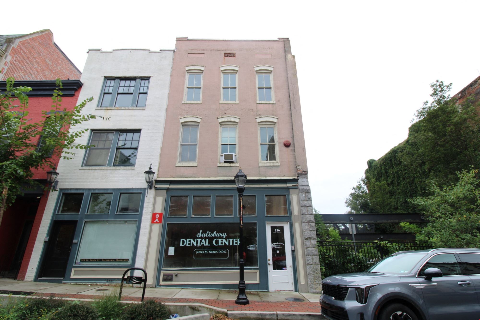 224 W Main St # 100