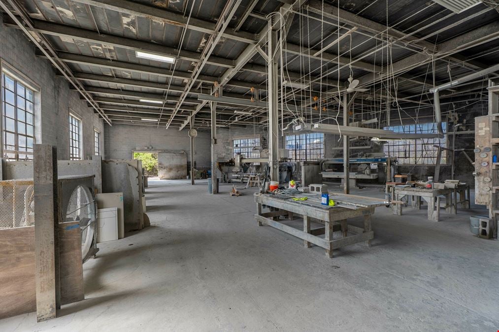 1085 E Delavan Ave - 21,400+/- SF Retail/Industrial Space