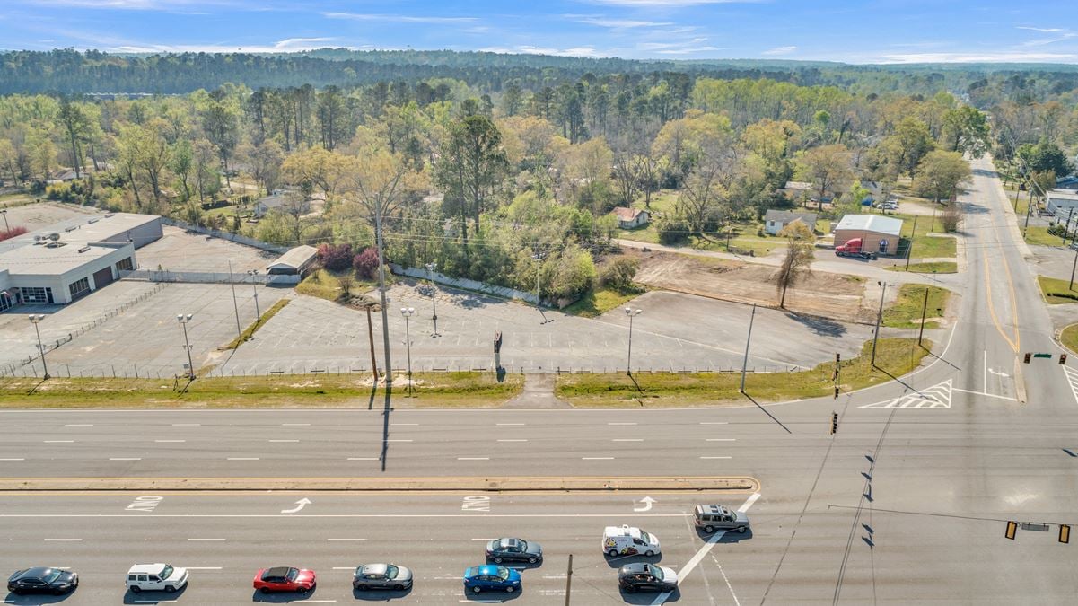 ±1.65 Acre Signalized Corner