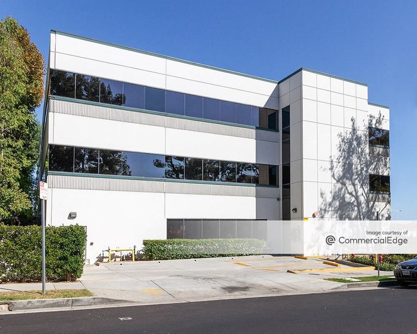 Holy Cross Medical Plaza