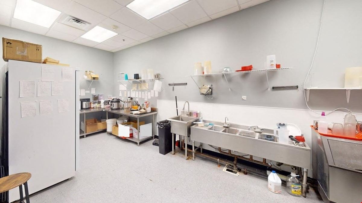 LAKESIDE PLAZA - SUBLEASE