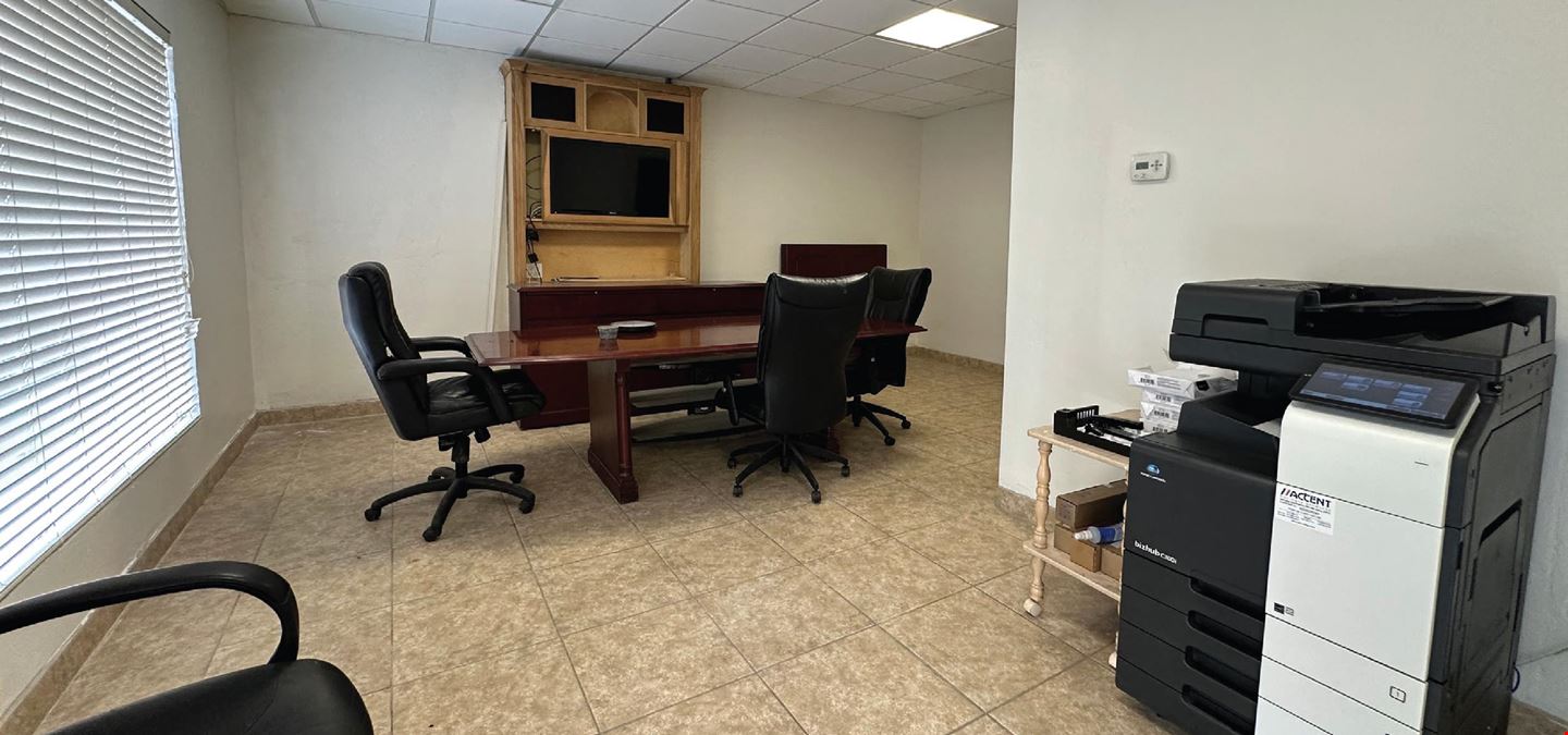2,535SF Office/Warehouse in downtown Fort Myers