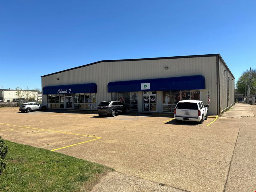 Heath Plaza 2058 - 2060 E Texas St.