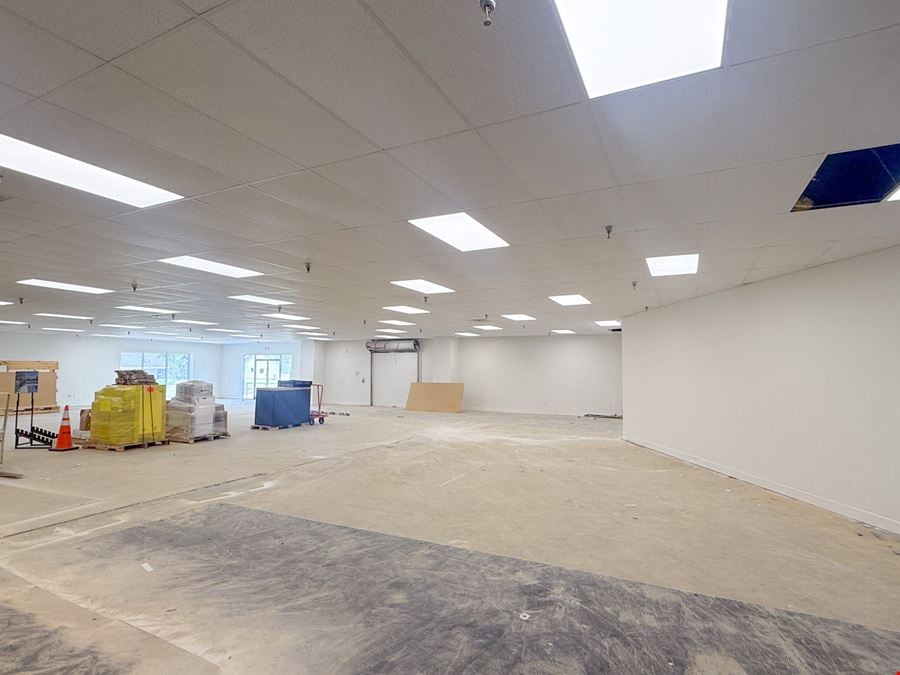 Flex Space on Airline Hwy with Large Showroom