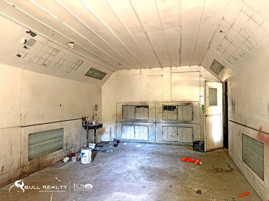 ±5,000 SF Auto-Service Garage For Sale
