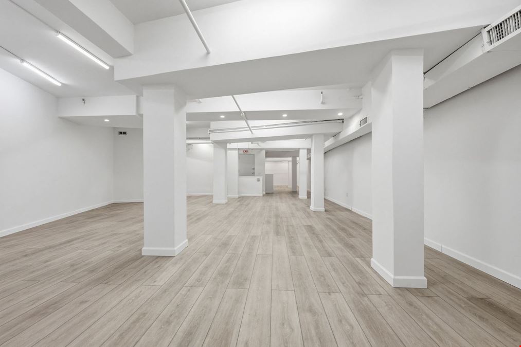 254 W 10th St