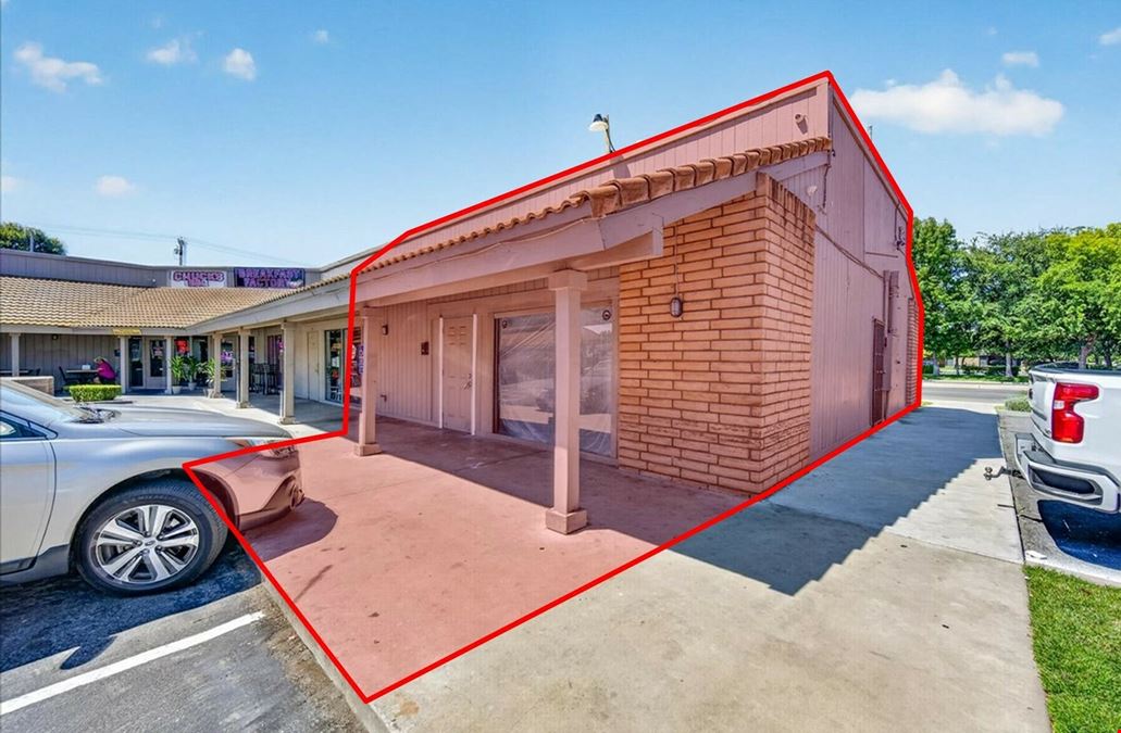 High Exposure Retail Space Available at Strip Mall in Clovis