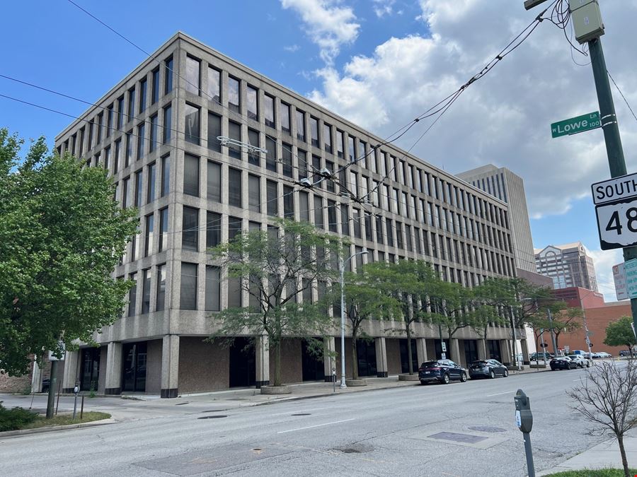 33 W 1st St