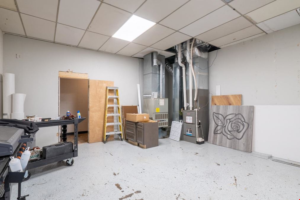I-94 Visible Flex Space With Overhead Door