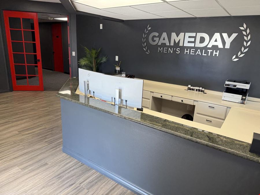 Office w/ Furniture 5140 Avenida Encinas