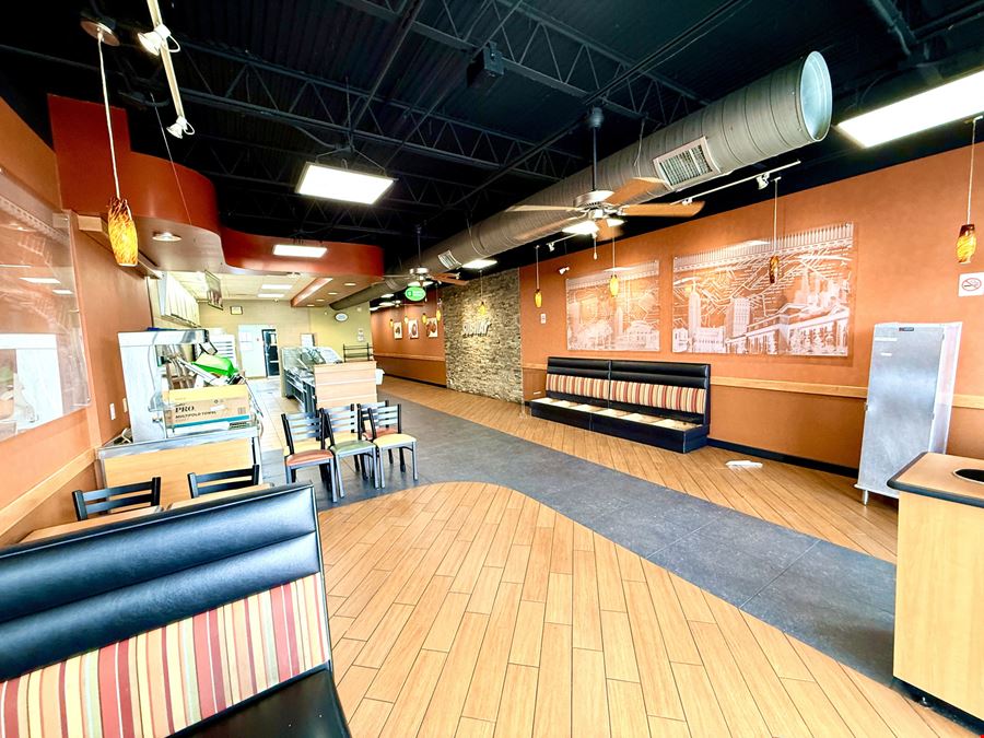1,420 SF Restaurant / Retail Building For Lease in Northeast Springfield