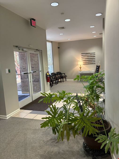 Modern Office Suite close to Cummings Research Park