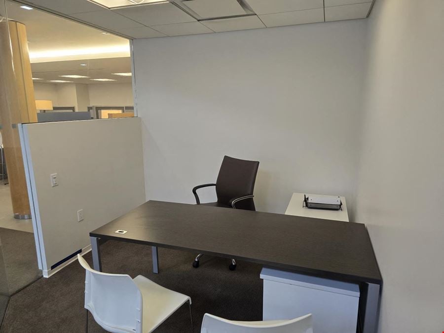 800 Silverado Suite 100