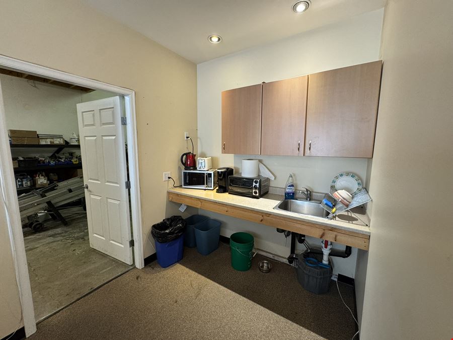 734 Tyee Rd