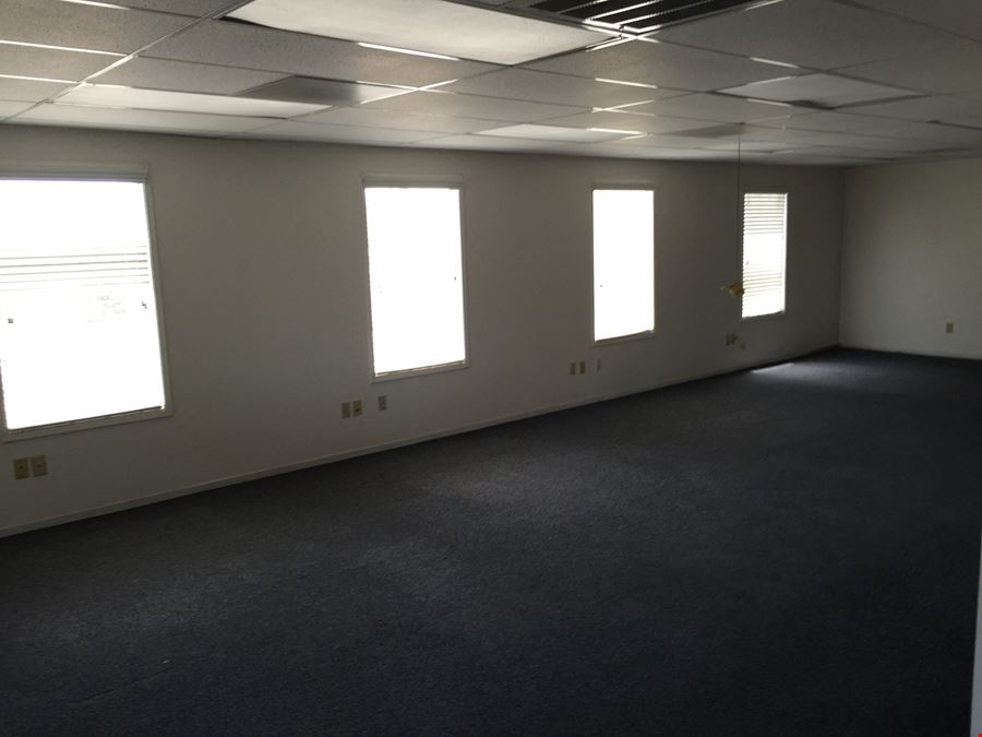 Retail/Office Storefront Building Off Mooney Blvd