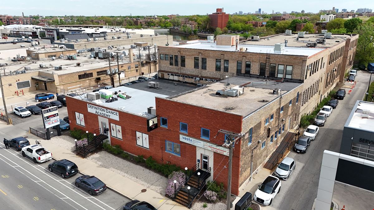 Retail or Office on Elston Avenue Available