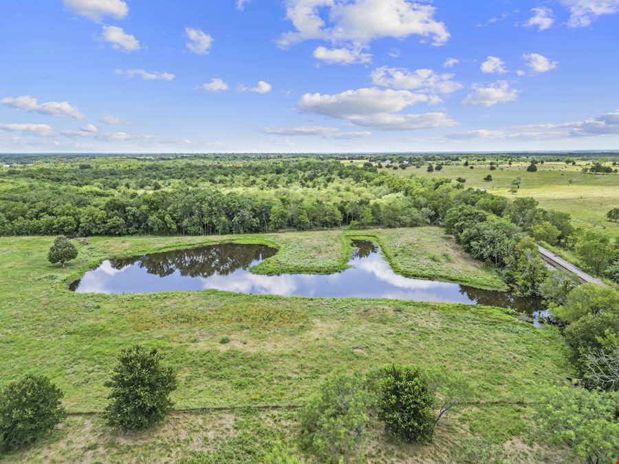 20+ Acres right off of I-45 W